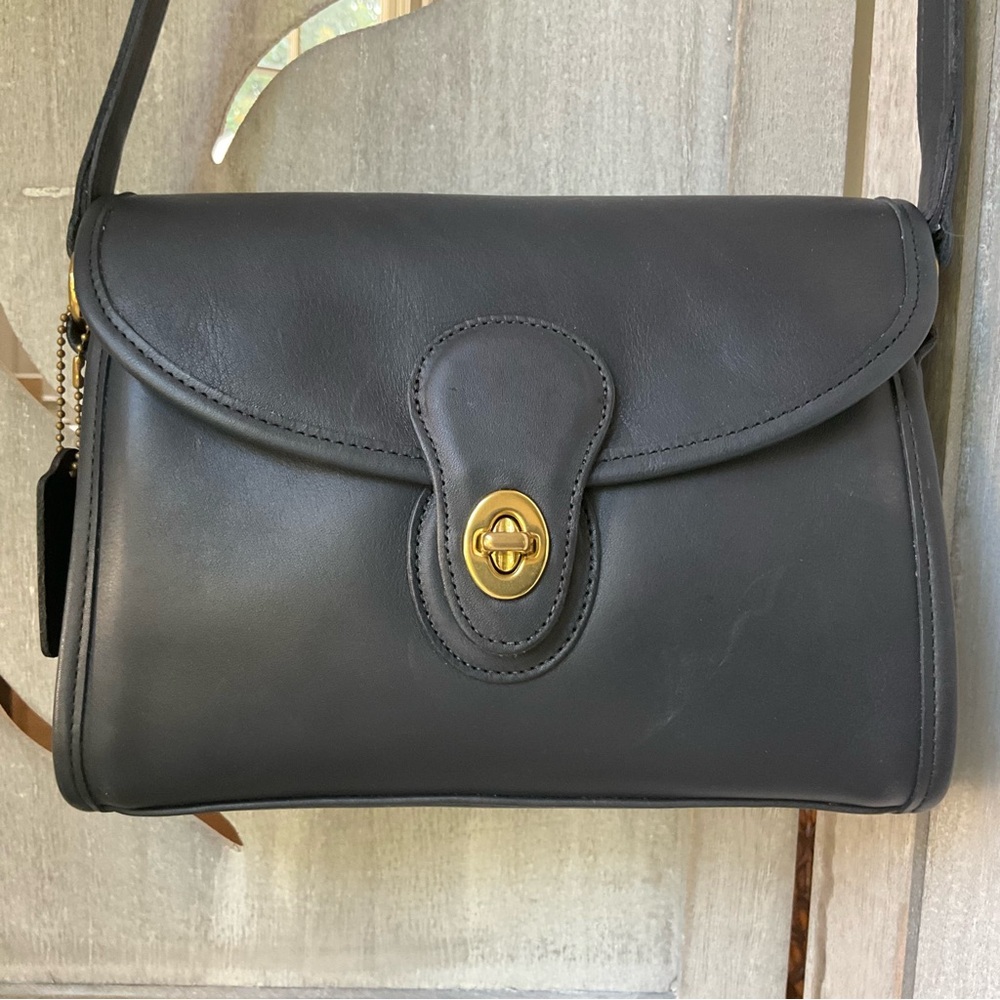❗️SOLD❗️MINT Vintage Coach Devon Bag # 9908 Navy Crossbody Shoulder Glovetanned